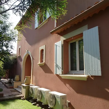 Rita La D'or De La Presqu'ile De Giens